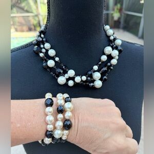 Elegant Black and White Pearl Necklace and Bracelet Set